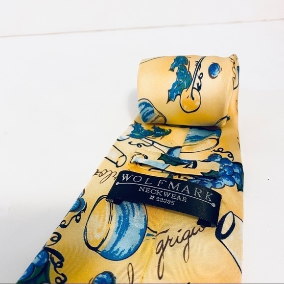 Wine Grapes Novelty Mens Tie - Picture 2 of 2